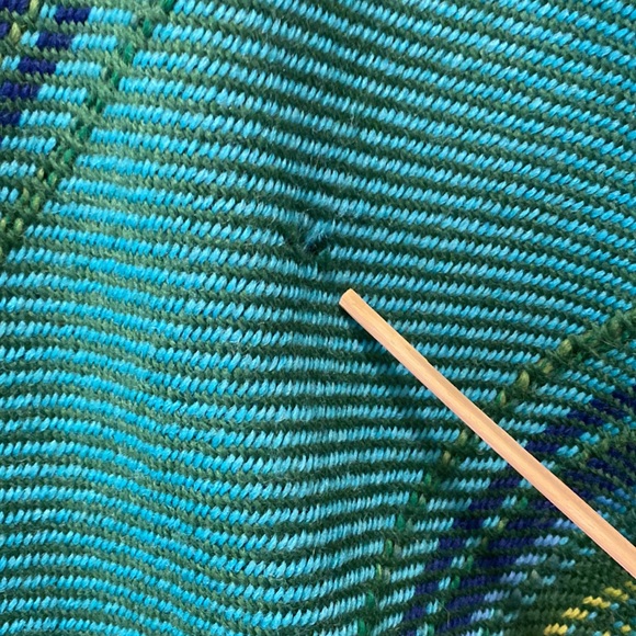 Vintage Arolan Kutomo wool poncho - Picture 3 of 8